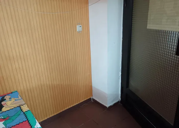 на пъпа на варна, входа на морската градина *