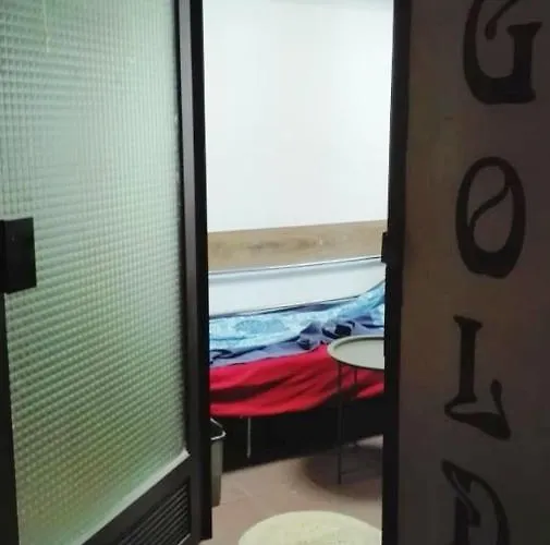 на пъпа на варна, входа на морската градина Campsite *