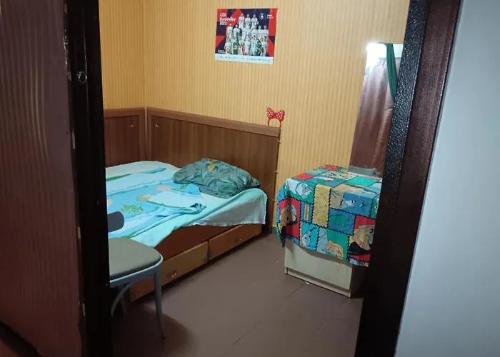 на пъпа на варна, входа на морската градина *